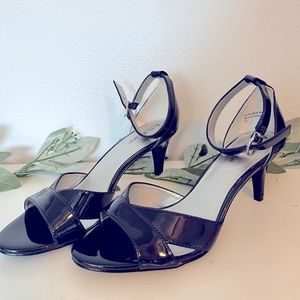 Navy blue heels size 9.5 Kelly and Katie